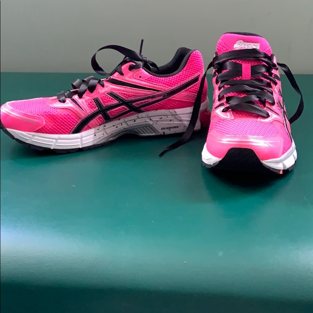 ASICS GT-1000 sneakers